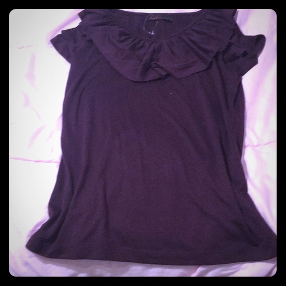 It’s has ruffles at the top - Picture 1 of 1